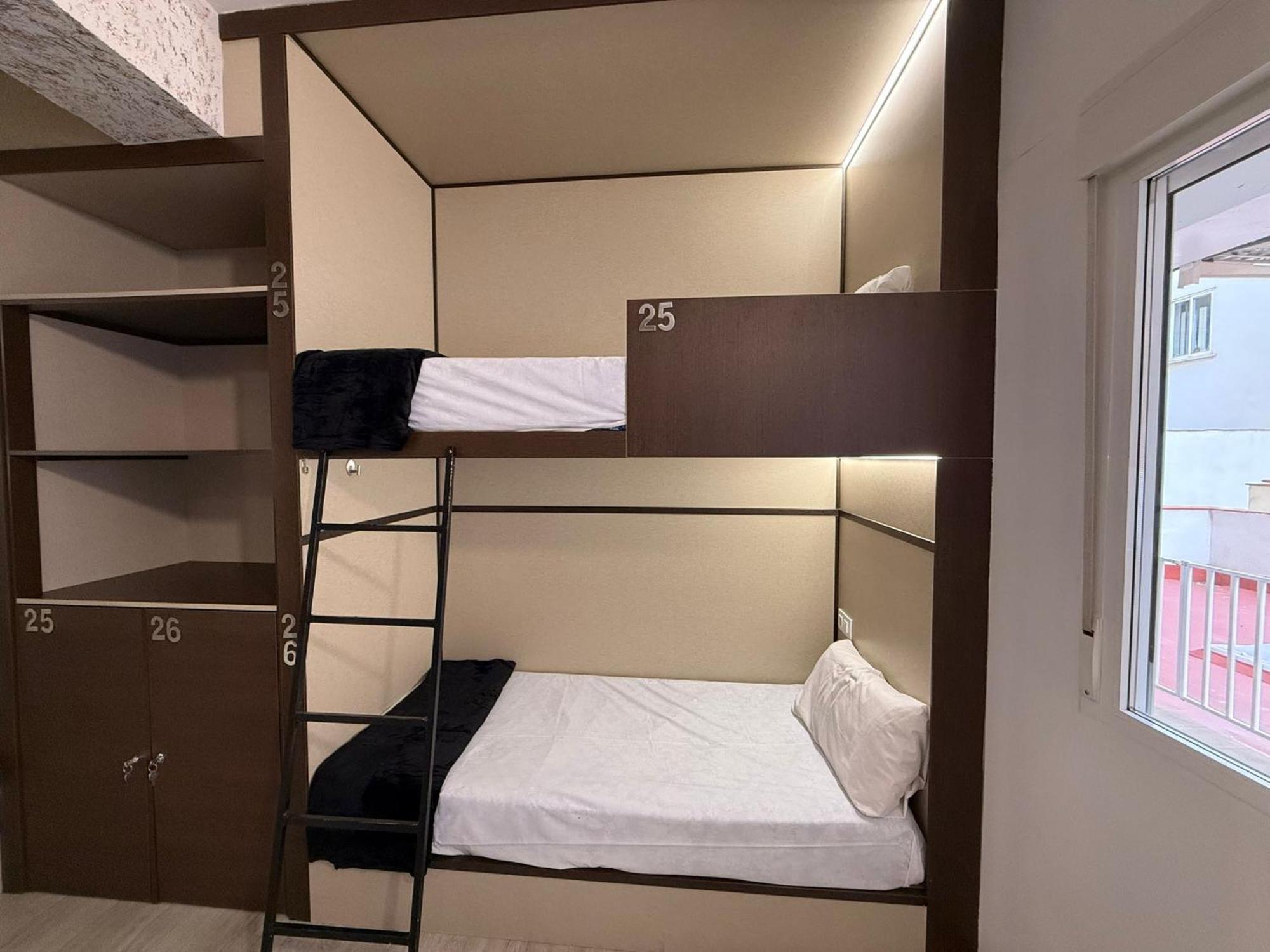 Hostel Tkh-Rooms Mate Madrid Ngoại thất bức ảnh